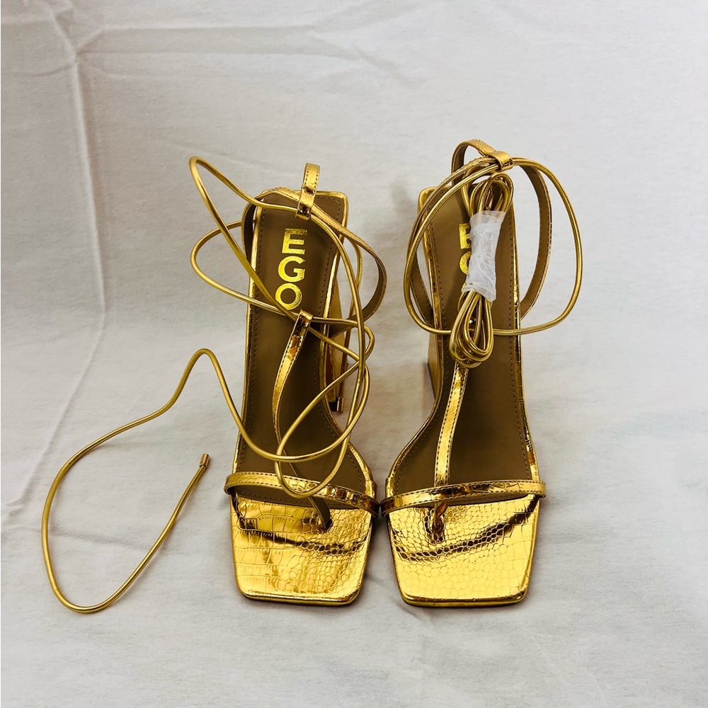 RING-TOP STRAPPY LACE UP SQUARE TOE SQUARE HEEL IN GOLD FAUX LEATHER